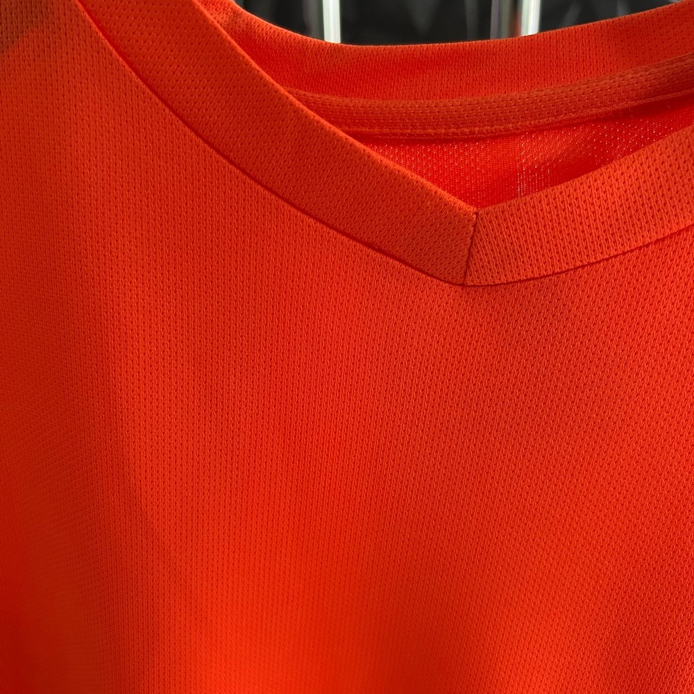 T-Shirt - Picture 8 of 8